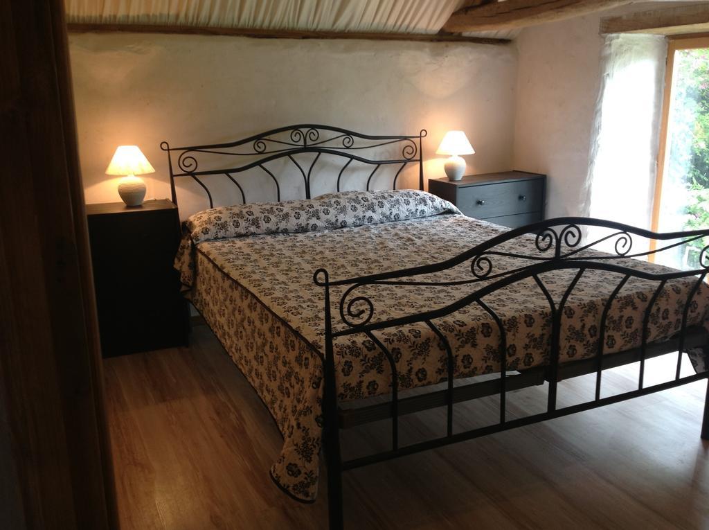 Bed and Breakfast Thesecretgarden-France Saint-Pierre-du-Lorouër Zimmer foto